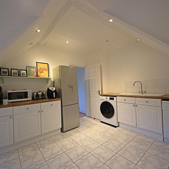 3 bedroom flat to rent - Photo 1