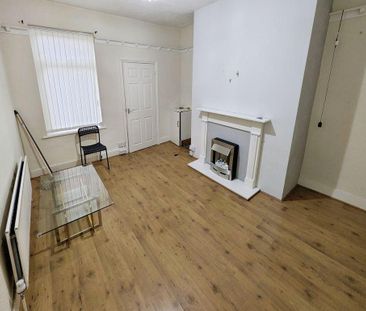 3 bedroom flat to rent - Photo 4
