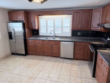 For Lease - 133 Hawthorne Road Unit# Main floor, Oakville, Ontario - Photo 3