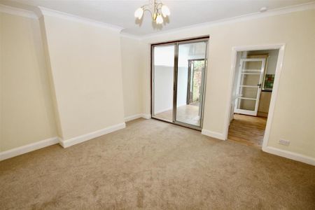 2 bedroom semi-detached bungalow to rent - Photo 4