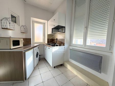 A LOUER PERTUIS 84120 CENTRE VILLE APPARTEMENT MEUBLÉ TYPE 2 PIÈCES D'ENVIRON 26M² - Photo 2