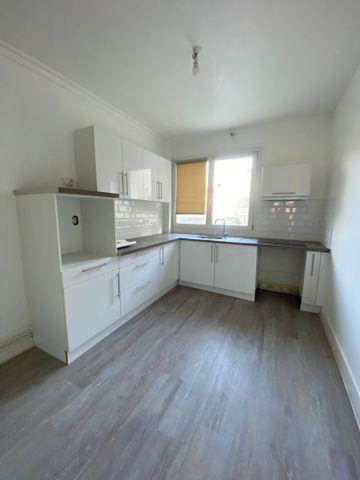 Location Appartement 3 pièces 77m² - Photo 4