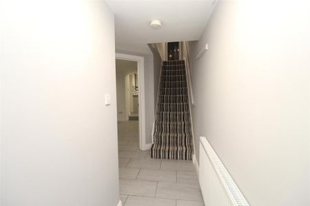 6 bedroom house to rent - Photo 2