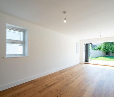 4 bedroom detached house to rent - Photo 3