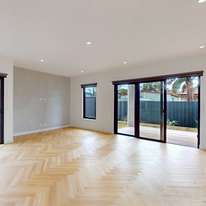 Refined Style - Photo 1