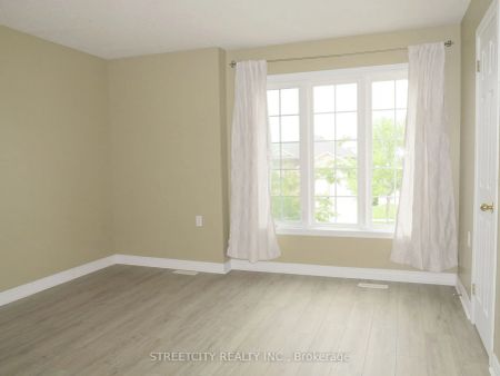 Property For Lease | X9260496 - Photo 5