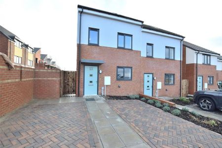 3 bedroom semi-detached house to rent - Photo 5