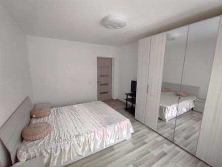 Apartament 3 camere, 67 mp, zona 1 Mai - Fotografie 3