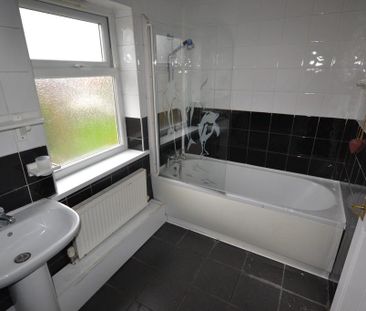 4 bedroom semi-detached house to rent - Photo 4