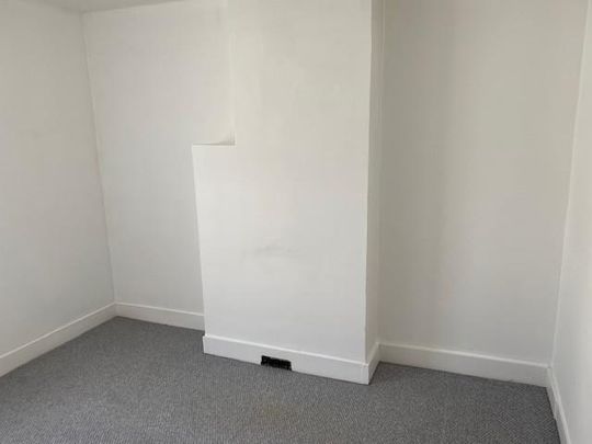 2 bedroom end of terrace house to rent - Photo 1