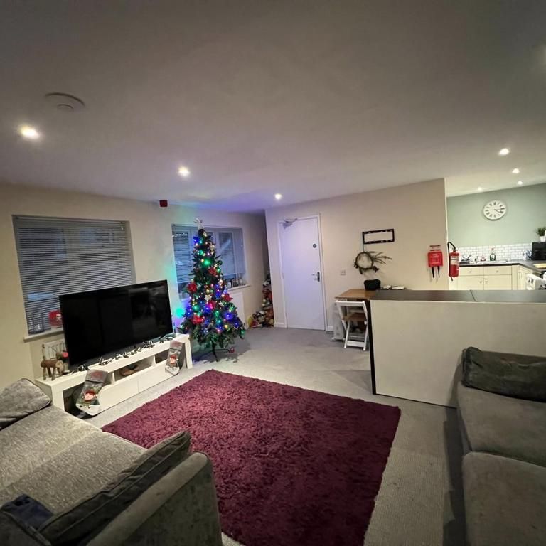 1 bedroom in a house share to rent - Photo 1
