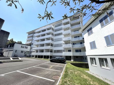 CENTRAL – ATTRACTIVE – MODERN - Photo 2
