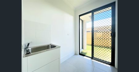 4Bed Family Home Available Now!! Extra Air Con Installation!! - Photo 5