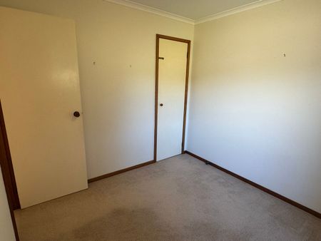 Charming 3 Bedroom Country Home - Photo 2