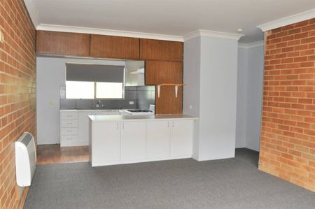 FRESHLY RENOVATED IN CENTRAL LOCATION - Photo 5