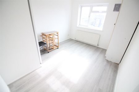 Deepwell Close, Isleworth - Photo 4