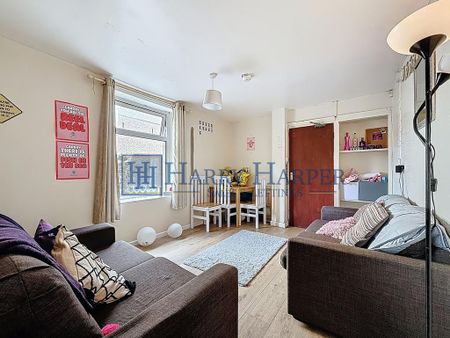 5 bedroom end of terrace house to rent - Photo 3