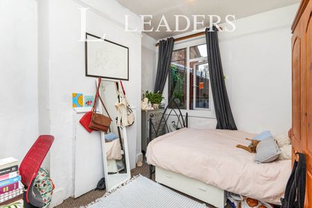 6 bedroom house to rent Gedling Grove, Nottingham, Nottinghamshire, NG7 - Photo 5