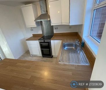 3 bedroom semi-detached house to rent - Photo 6