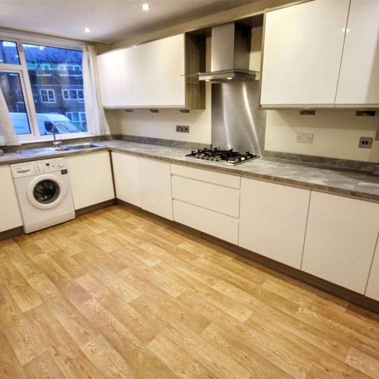 3 Bedroom House - End Terrace To Let - Photo 1