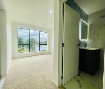 MANUREWA, 4 BEDROOMS - Photo 2