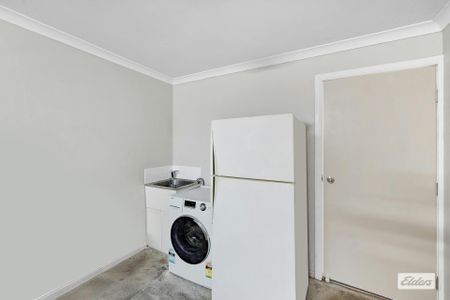 SPACIOUS 3 BEDROOM HOME! - Photo 3