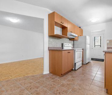 For Lease - 31 Springhead Gardens, Richmond Hill, Ontario - Photo 4