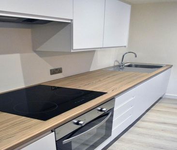 2 bedroom flat to rent - Photo 2