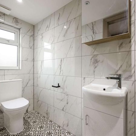 7 bedroom house of multiple occupation to rent - Photo 4