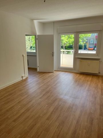 Altersfreundlich mit Aufzug! 1-Zimmer-Wohnung mit Balkon im EG - Photo 5