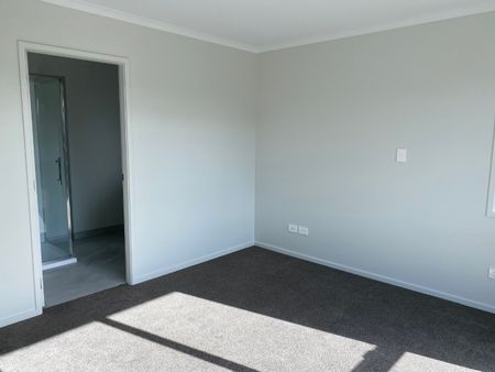 Near New Four Bedroom Home - Katikati - Photo 5