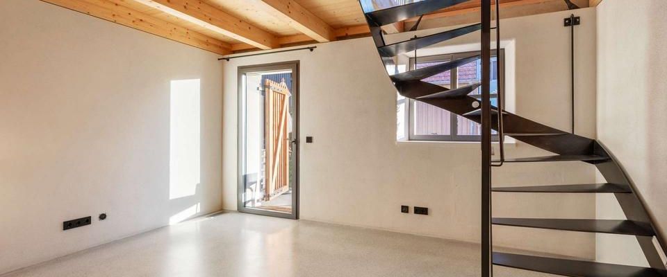 Tradition neu interpretiert: 3,5-Zimmer-Maisonette-Wohnung in historischem Bauernhaus - Foto 1