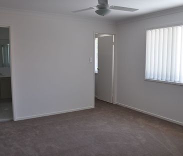 4/19 Platinum Place, Oxley, QLD 4075 - Photo 3