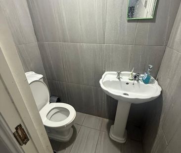 Room in a Shared House, Erskine Road, E17 - Photo 3