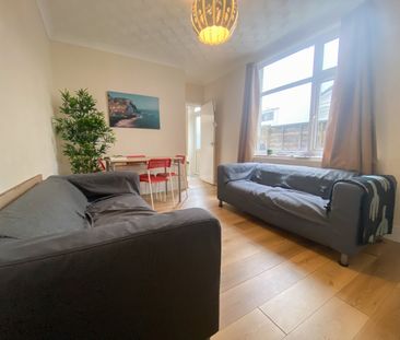 Mackintosh Place, Roath - Photo 1