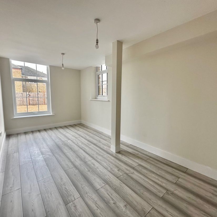 1 bedroom flat - Photo 1