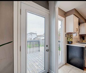 For Lease - 252 Lakeview Park Avenue, Oshawa, Ontario - Photo 1