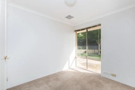 Charming Four Bedroom Home in Beeliar - Photo 3