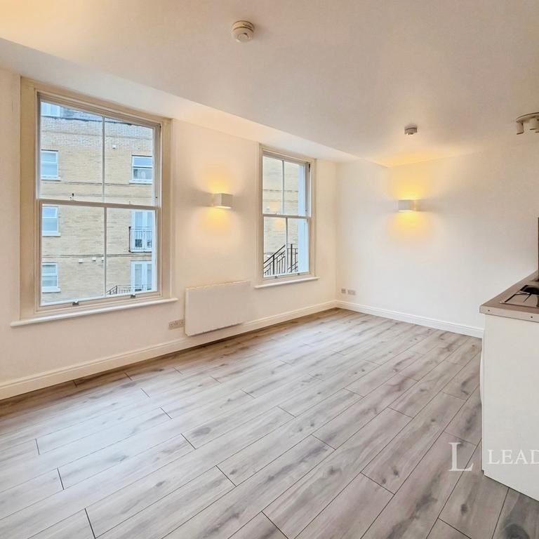 Studio to rent - Photo 1
