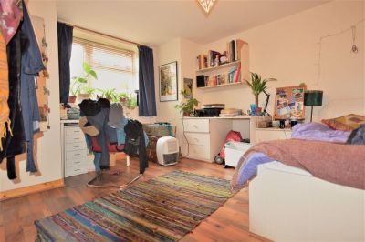 5 bedroom Flat in Brudenell Road, Leeds - Photo 2
