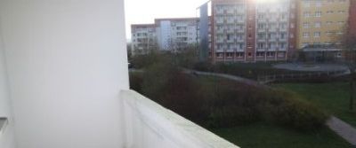 Günstige 2-Raum-Wohnung mit Balkon im Wohngebiet Adam Ries! - Foto 1