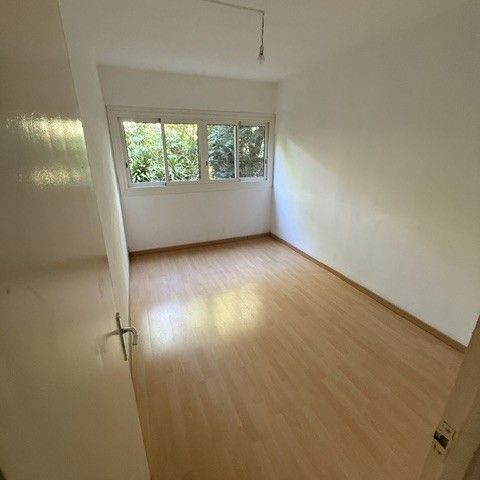 Location Appartement 4 pièces 65m² ST DENIS 97400 - Photo 1
