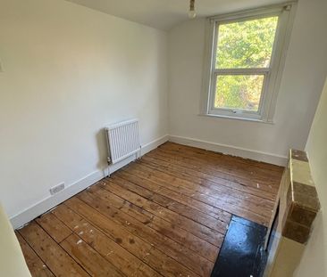 4 Bed Terraced House, St. Albans Crescent, N22 - Photo 2