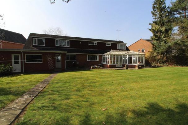 1 bedroom in a house share to rent - Photo 1