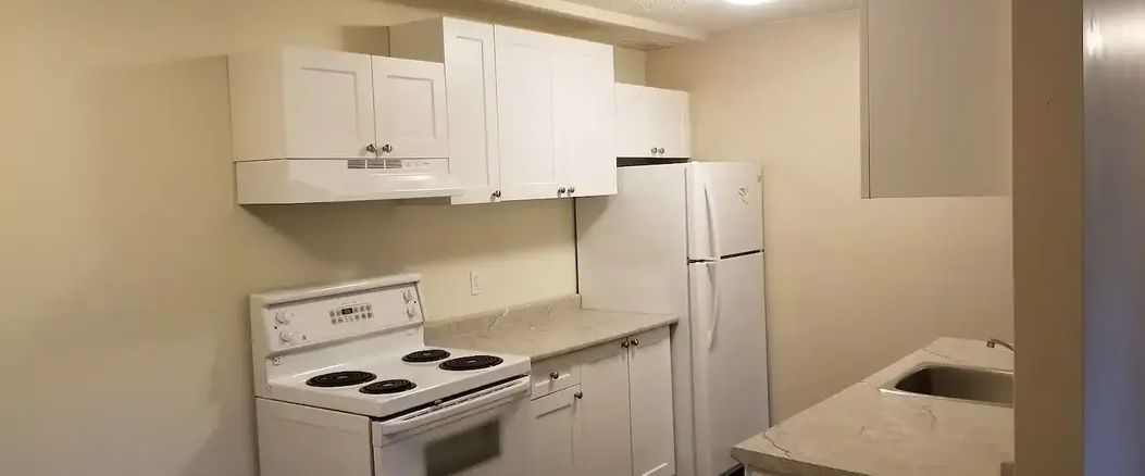 GORGEOUS & RENOVATED TWO Bedroom Condo with In-Suite Laundry & DISHWASHER | 134 26 Ave NW, Calgary - Photo 1