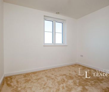 4 bedroom detached house to rent - Photo 3