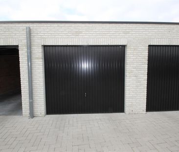Dakappartement op derde verdieping links met terras en garage. - Photo 2