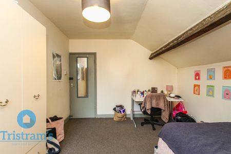 5 bed Flat for Rent - Photo 4