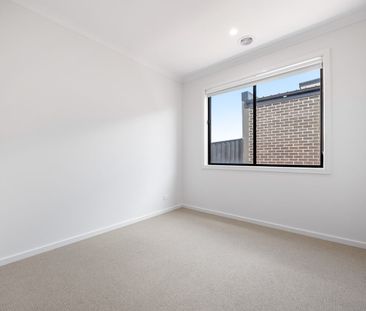 Modern Family Home in Popular Winter Valley - Photo 3