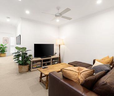 Premium Townhouse Living with Private Garden Courtyard - Photo 4